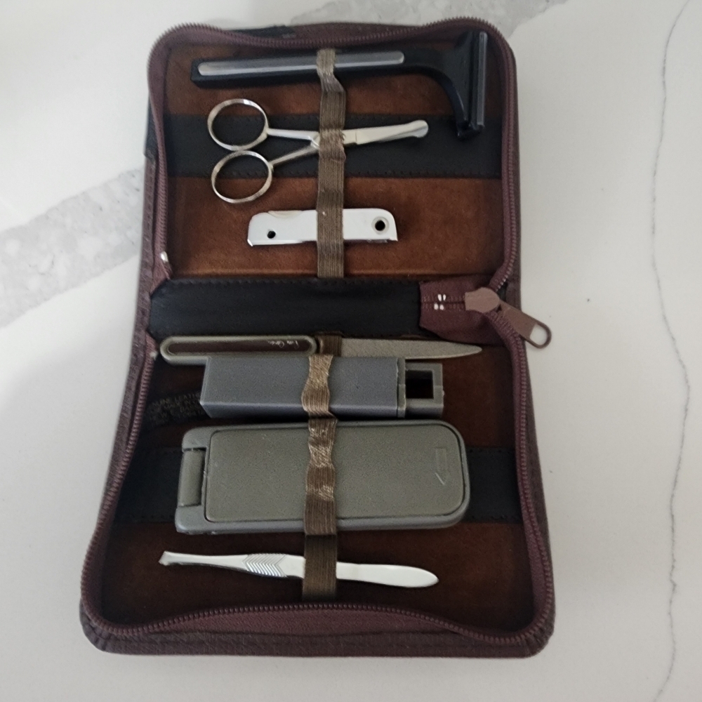 Vintage New Men's Travel Toiletry 7 pc Set. Pierre Cardin